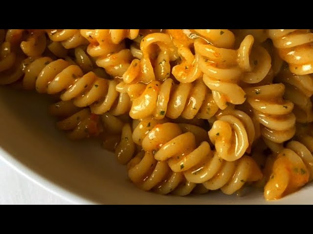 Salsa-de-tomate-con-pinones-y-albahaca-1