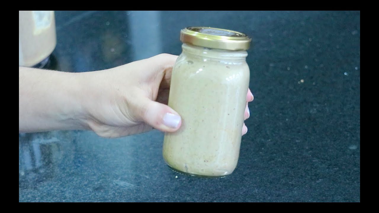 Tostadas-con-mantequilla-de-nueces-de-Brasil